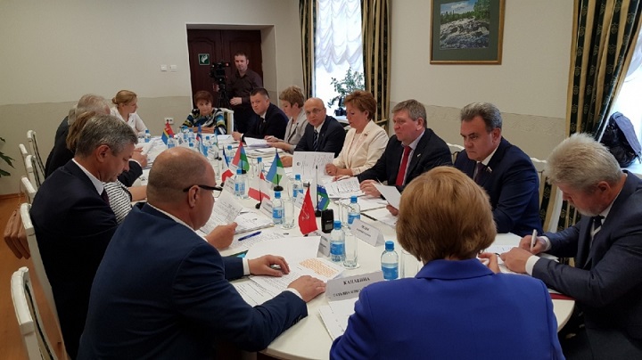 Президиум внутрь.jpg Президиум внутрь.jpg